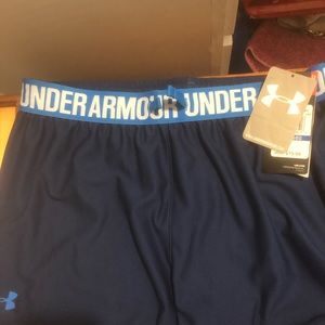 Under Armour Bottoms - NWT Youth XLarge Under Armour Shorts Under Armour Bottoms - NWT Youth XLarge Under Armour Shorts